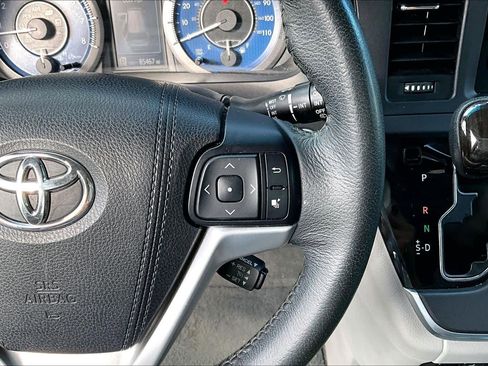 Used 2015 Toyota Sienna XLE image 24