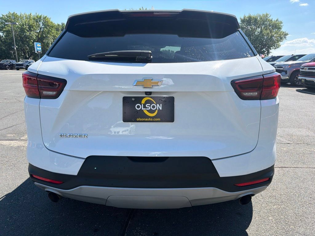 Certified 2025 Chevrolet Blazer LT FWD image 6