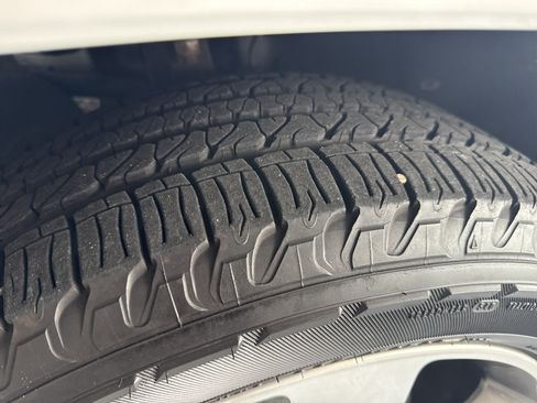 Used 2015 Jeep Grand Cherokee Overland RWD image 11