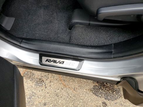 Used 2016 Toyota RAV4 SE image 33