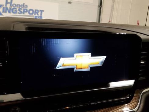 Used 2023 Chevrolet Silverado 1500 LT AWD/4WD image 18