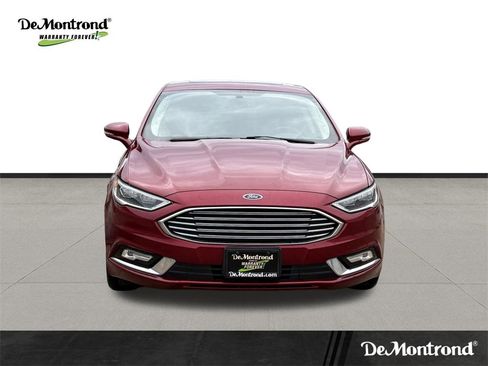 Used 2017 Ford Fusion SE w/ Fusion SE Technology Package image 2