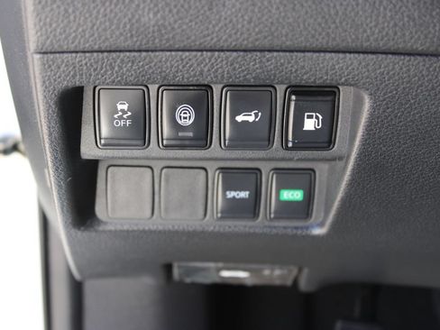 Used 2019 Nissan Rogue SV FWD image 26