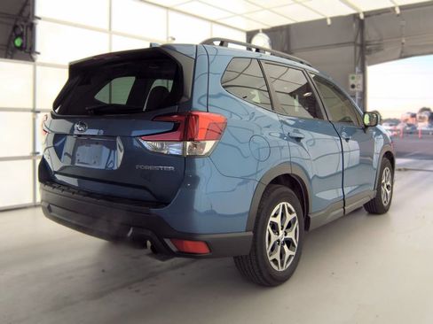 Used 2023 Subaru Forester Premium AWD/4WD image 4