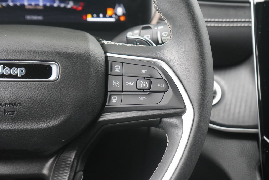 Used 2023 Jeep Grand Cherokee Altitude AWD/4WD image 15