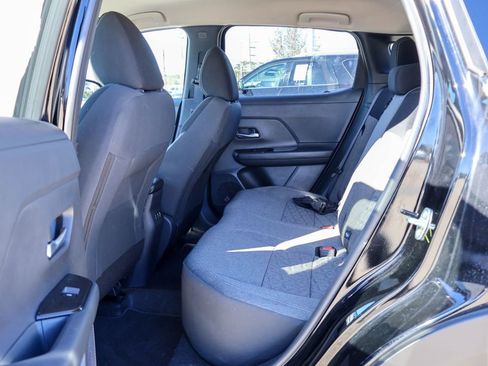 Used 2025 Nissan Kicks SV w/ Charging Package image 9