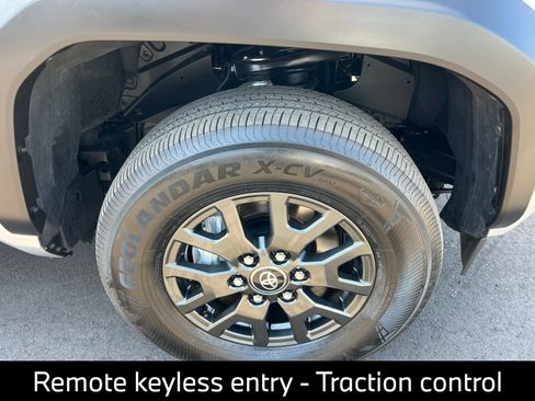 Used 2025 Toyota 4Runner SR5 AWD/4WD image 11