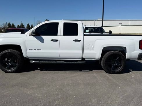 Used 2018 Chevrolet Silverado 1500 Custom w/ Custom Value Package image 4