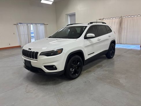 Used 2021 Jeep Cherokee Latitude Plus AWD/4WD image 4