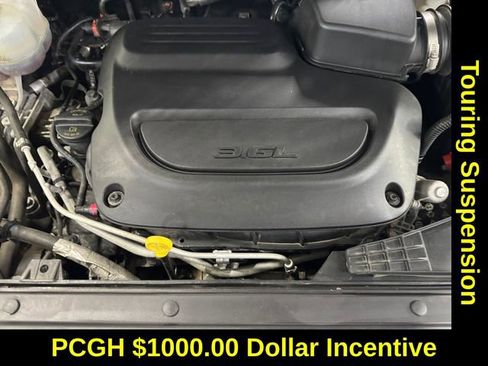 Used 2024 Chrysler Pacifica Touring-L image 6