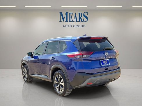 Used 2022 Nissan Rogue SV w/ SV Premium Package image 3