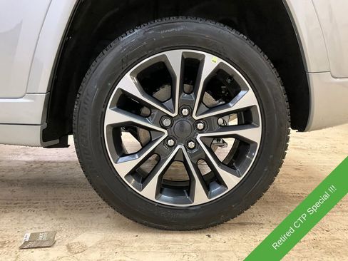 New 2025 Jeep Grand Cherokee Overland w/ Adv Protech Group III image 8