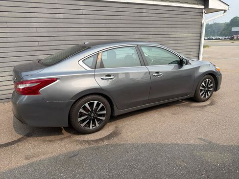 Used 2018 Nissan Altima 2.5 SV FWD image 7
