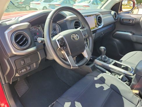 Used 2022 Toyota Tacoma SR5 w/ Technology Package image 15