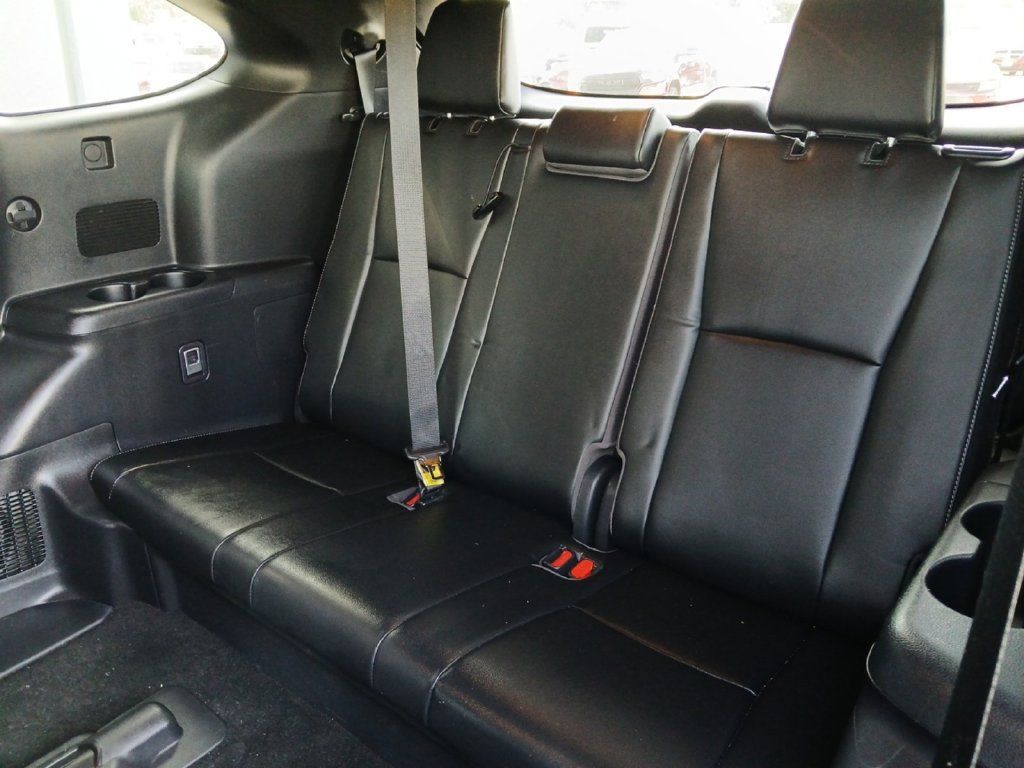 Used 2023 Toyota Highlander XSE FWD image 5