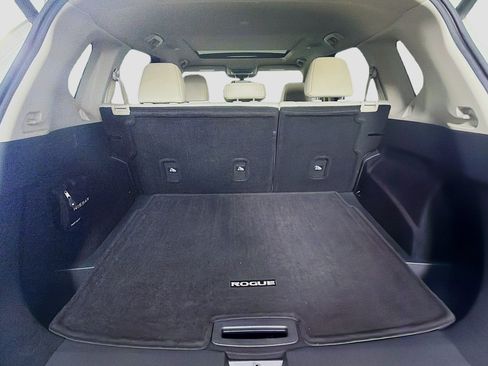 Used 2022 Nissan Rogue SV w/ SV Premium Package FWD image 28