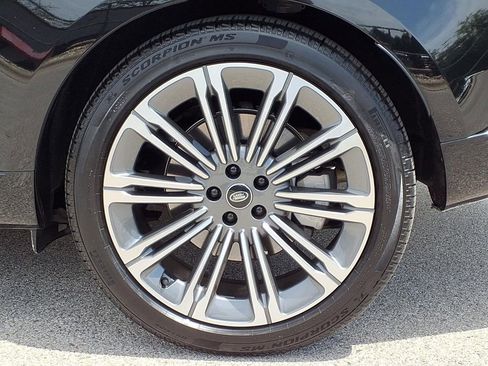 Certified 2025 Land Rover Range Rover SE AWD/4WD image 6
