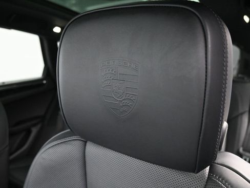 Certified 2025 Porsche Macan image 8
