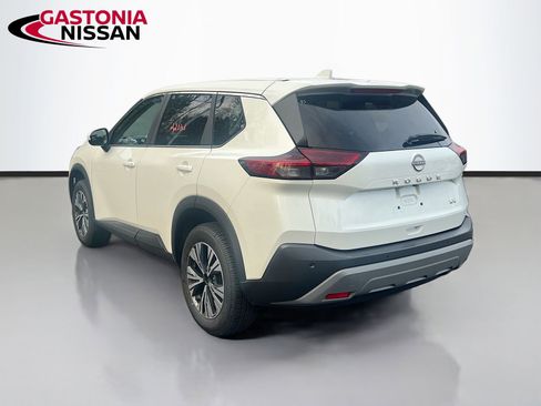 Used 2023 Nissan Rogue SV image 6