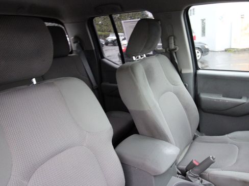 Used 2014 Nissan Frontier SV image 29