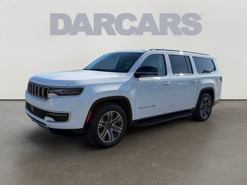 Used 2024 Jeep Wagoneer L Series II w/ Flexible Seating Group AWD/4WD image 3
