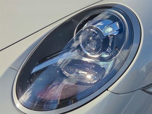 Used 2018 Porsche 911 Targa 4 GTS image 24