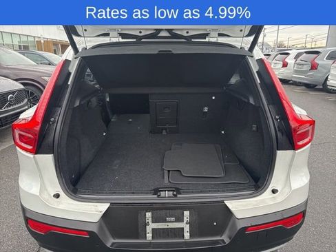 Certified 2022 Volvo XC40 T5 Momentum image 11