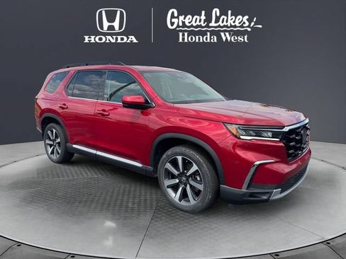 Certified 2025 Honda Pilot Touring image 7