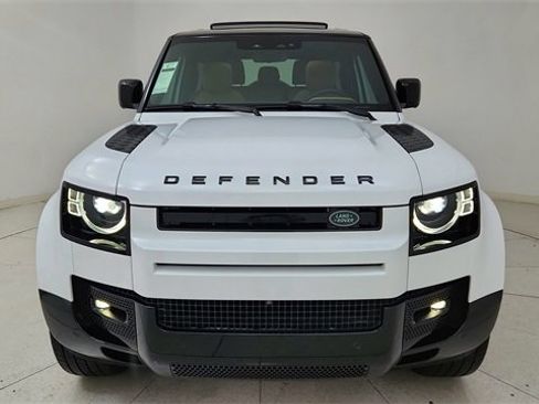 Used 2025 Land Rover Defender 90 X-Dynamic SE image 13
