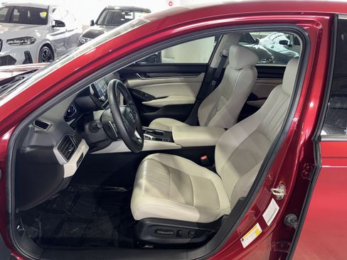 Used 2019 Honda Accord Touring image 18