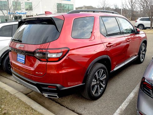 Certified 2025 Honda Pilot Elite image 5