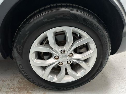 Used 2018 Land Rover Discovery SE AWD/4WD image 25
