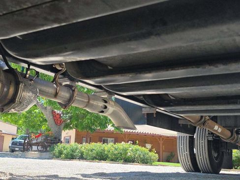 Used 2017 Ford F650 2WD Regular Cab Super Duty image 5