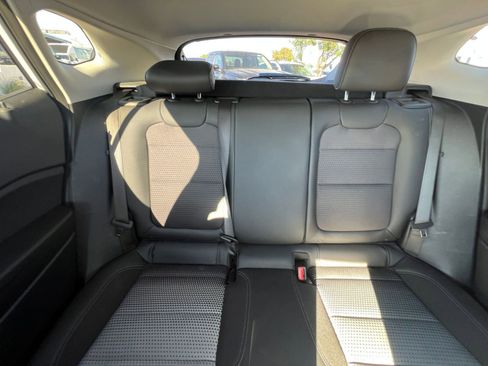 Used 2025 Chevrolet Trax LT image 38