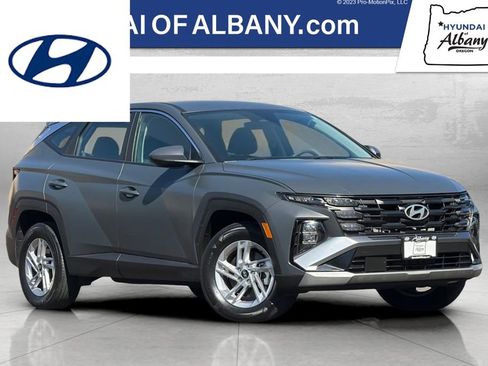 Used 2025 Hyundai Tucson SE AWD/4WD image 1