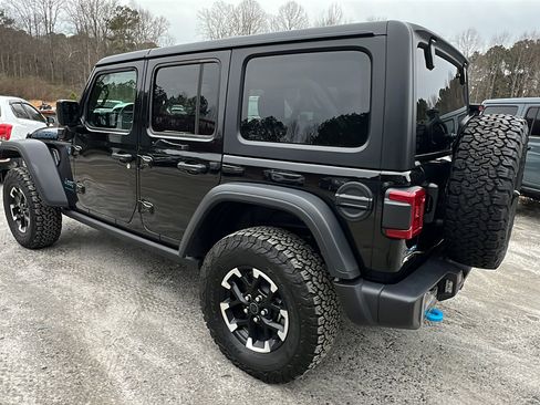 Used 2025 Jeep Wrangler Unlimited Rubicon 4xe w/ Convenience Group image 10