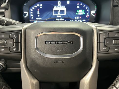 Used 2022 GMC Yukon XL Denali AWD/4WD image 15