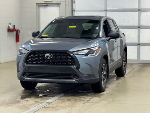 Used 2025 Toyota Corolla Cross L image 3