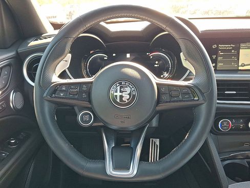 Used 2024 Alfa Romeo Stelvio Veloce AWD/4WD image 17