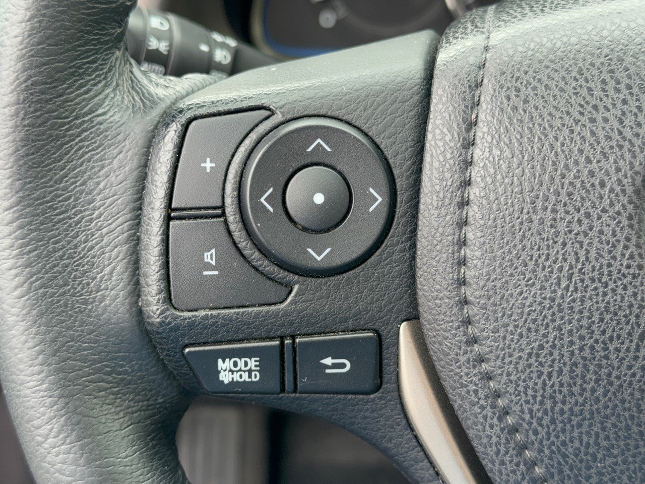 Used 2015 Toyota RAV4 Limited w/ Technology Package AWD/4WD image 18