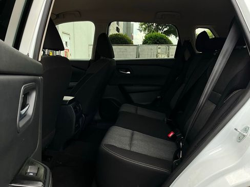 Used 2025 Nissan Rogue SV image 12