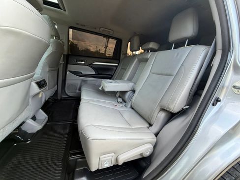 Used 2015 Toyota Highlander XLE AWD/4WD image 16