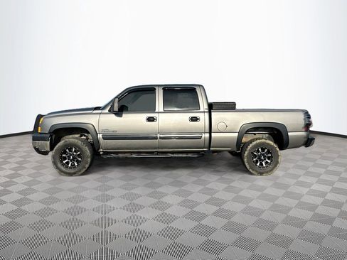 Used 2006 Chevrolet Silverado 2500 LT w/ Heavy-Duty Power Package image 7