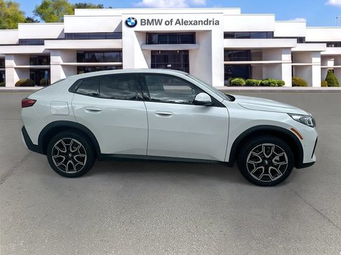 Used 2026 BMW X2 xDrive28i w/ Technology Package AWD/4WD image 8