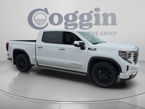 Used 2022 GMC Sierra 1500 Denali w/ Denali Reserve Package AWD/4WD image 7