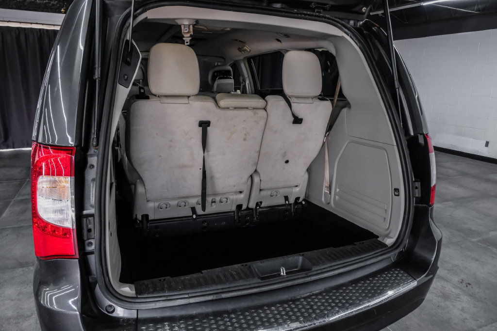 Used 2015 Chrysler Town & Country Touring w/ Driver Convenience Group FWD image 61