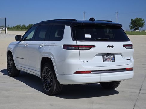 New 2026 Jeep Grand Cherokee L Summit w/ Obsidian Package AWD/4WD image 4