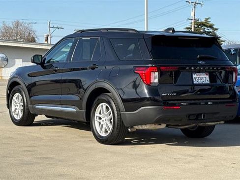 Used 2025 Ford Explorer Active image 5