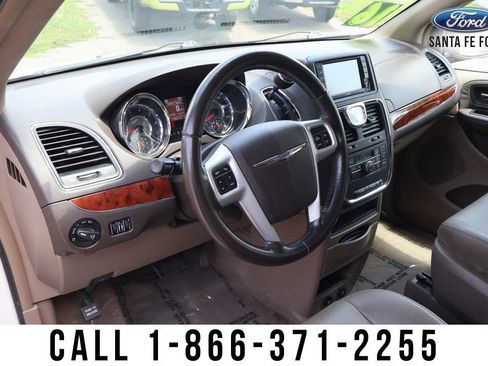 Used 2016 Chrysler Town & Country Touring FWD image 11