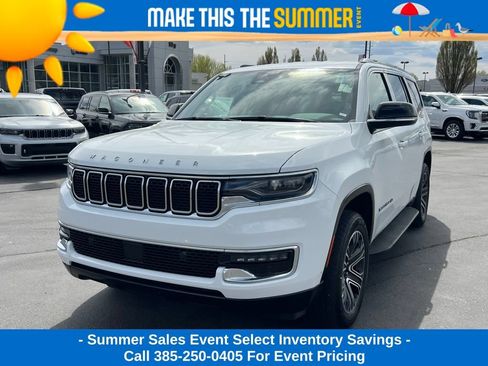 Used 2025 Jeep Wagoneer 4WD image 2